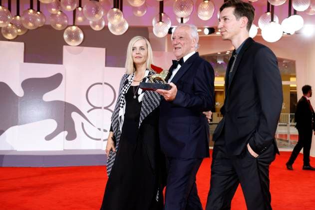 Werner Herzog with his wife Lena Herzog and son Simon Herzog and the Golden Lion for his lifes work at the Biennale di Venezia 2025 82 Venice International Film Festival at the Palazzo del Cinema Venice, 27 08 2025 Foto:xD.xBedrosianx xFuturexImagex herzog_5808