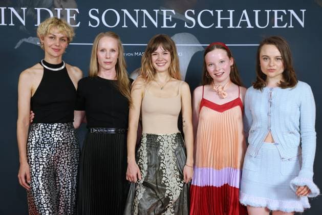 27 08 2025 , Luise Heyer, Susanne Wuest, Lea Drinda, Laeni Geiseler, Lena Urzendowsky at the premiere of In die Sonne schauen, Delphi Filmpalast , Berlin, Berlin