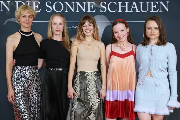 27 08 2025 , Luise Heyer, Susanne Wuest, Lea Drinda, Laeni Geiseler, Lena Urzendowsky at the premiere of In die Sonne schauen, Delphi Filmpalast , Berlin, Berlin