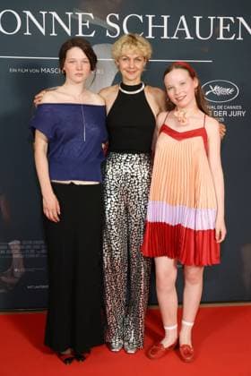 27 08 2025 , Geiger, Luise Heyer and Laeni Geiseler at the premiere of In die Sonne schauen, Delphi Filmpalast , Berlin, Berlin