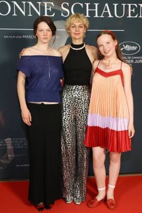 27 08 2025 , Geiger, Luise Heyer and Laeni Geiseler at the premiere of In die Sonne schauen, Delphi Filmpalast , Berlin, Berlin