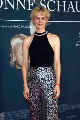 Luise Heyer at the premiere of the movie In die Sonne schauen Sound of Falling at Delphi Filmpalast Berlin, 27 08 2025 Foto:xA.xBuggex xFuturexImagex sonne_5807