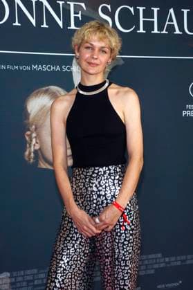 Luise Heyer at the premiere of the movie In die Sonne schauen Sound of Falling at Delphi Filmpalast Berlin, 27 08 2025 Foto:xA.xBuggex xFuturexImagex sonne_5809