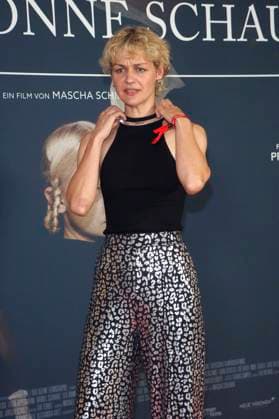 Luise Heyer at the premiere of the movie In die Sonne schauen Sound of Falling at Delphi Filmpalast Berlin, 27 08 2025 Foto:xA.xBuggex xFuturexImagex sonne_5810