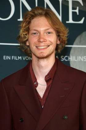 Filip Schnack at the premiere of the movie In die Sonne schauen Sound of Falling at Delphi Filmpalast Berlin, 27 08 2025 Foto:xA.xBuggex xFuturexImagex sonne_5828