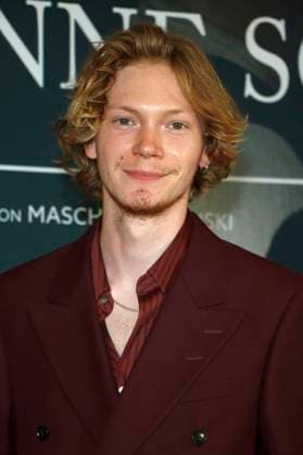 Filip Schnack at the premiere of the movie In die Sonne schauen Sound of Falling at Delphi Filmpalast Berlin, 27 08 2025 Foto:xA.xBuggex xFuturexImagex sonne_5829