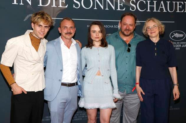 Florian Geisselmann, Konstantin Lindhorst, Lena Urzendowsky, Andreas Anke and Claudia Geisler Bading at the premiere of the movie In die Sonne schauen Sound of Falling at Delphi Filmpalast Berlin, 27 08 2025 Foto:xA.xBuggex xFuturexImagex sonne_5840
