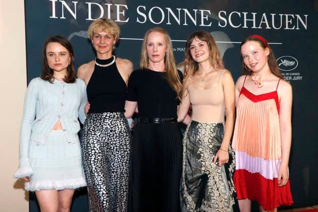 Lena Urzendowsky, Luise Heyer, Susanne Wuest, Lea Drinda and Laeni Geiseler at the premiere of the movie In die Sonne schauen Sound of Falling at Delphi Filmpalast Berlin, 27 08 2025 Foto:xA.xBuggex xFuturexImagex sonne_5855