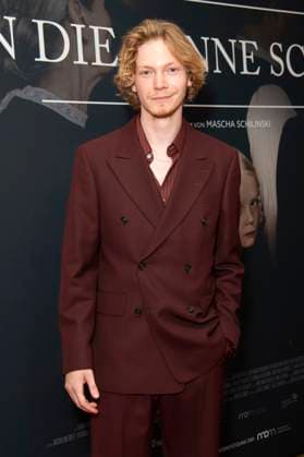 Filip Schnack at the premiere of the movie In die Sonne schauen Sound of Falling at Delphi Filmpalast Berlin, 27 08 2025 Foto:xJ.xKnowlesx xFuturexImagex sonne_5881