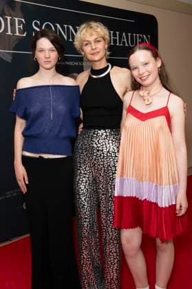 Ninel Geiger, Luise Heyer and Laeni Geiseler at the premiere of the movie In die Sonne schauen Sound of Falling at Delphi Filmpalast Berlin, 27 08 2025 Foto:xJ.xKnowlesx xFuturexImagex sonne_5902
