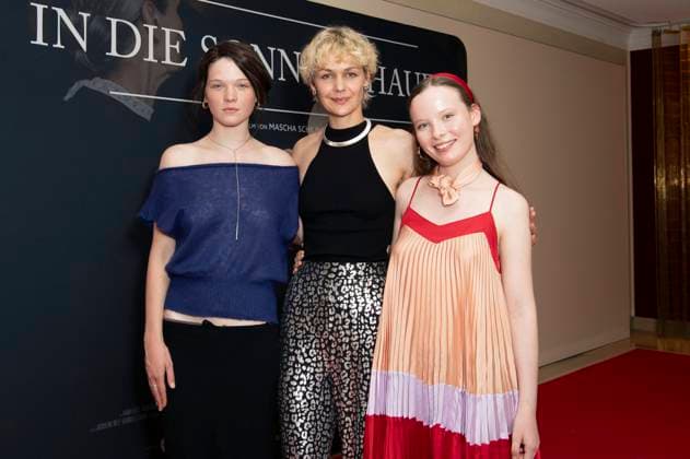 Ninel Geiger, Luise Heyer and Laeni Geiseler at the premiere of the movie In die Sonne schauen Sound of Falling at Delphi Filmpalast Berlin, 27 08 2025 Foto:xJ.xKnowlesx xFuturexImagex sonne_5904