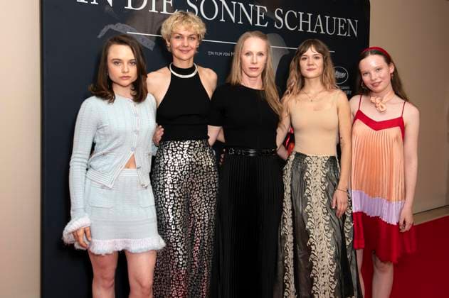 Lena Urzendowsky, Luise Heyer, Susanne Wuest, Lea Drinda and Laeni Geiseler at the premiere of the movie In die Sonne schauen Sound of Falling at Delphi Filmpalast Berlin, 27 08 2025 Foto:xJ.xKnowlesx xFuturexImagex sonne_5906
