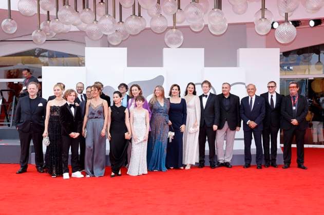 Alberto Barbera with Marcin Czarnik, Sandor Soma, Eliz Szabo, Hermina Fatyol, Andrea Waskovics, Laszlo Nemes, Bojtorjan Barabas, Gregory Gadebois and team at the premiere of the feature film Ãrva Orphan at the Biennale di Venezia 2025 82 Venice International Film Festival at the Palazzo del Cinema Venice, 28 08 2025 Foto:xD.xBedrosianx xFuturexImagex orphan_5878