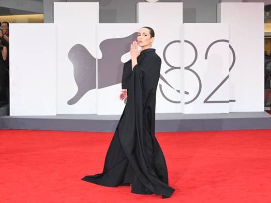 Venice, Italy: Venice, 82nd Venice International Film Festival 2025 - Evening 2. Red Carpet Film Bugonia. Pictured: Noomi Rapace Venice Italy  - ZUMAp169 20250828_zea_p169_928 Copyright: xSimonexComix