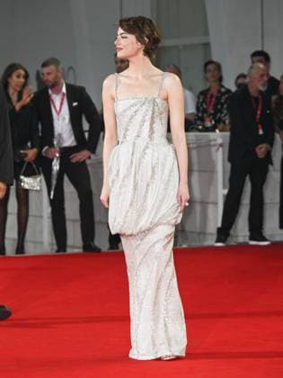 Venice, Italy: Venice, 82nd Venice International Film Festival 2025 - Evening 2. Red Carpet Film Bugonia. Pictured: Emma Stone Venice Italy  - ZUMAp169 20250828_zea_p169_1033 Copyright: xSimonexComix