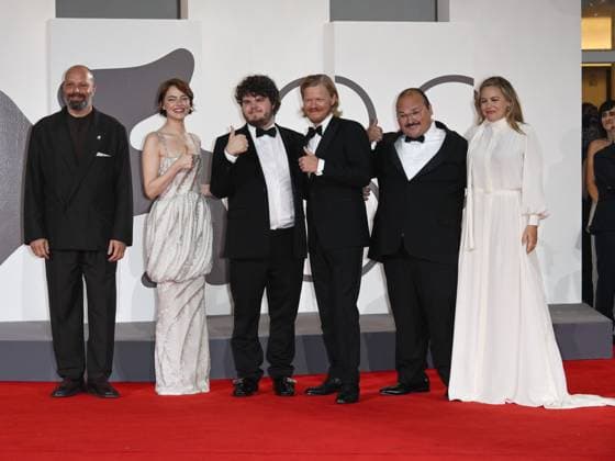 Venice, 82nd Venice International Film Festival 2025 - Evening 2. Red Carpet Film Bugonia. Pictured: Aidan Delbis, Jesse Plemons, Emma Stone, Yorgos Lanthimos, Alicia Silverstone  Copyright: xSimonexComix xipa-agency.netx xPoolxPhotoxEventsx06x IPA_Agency_IPA63492803