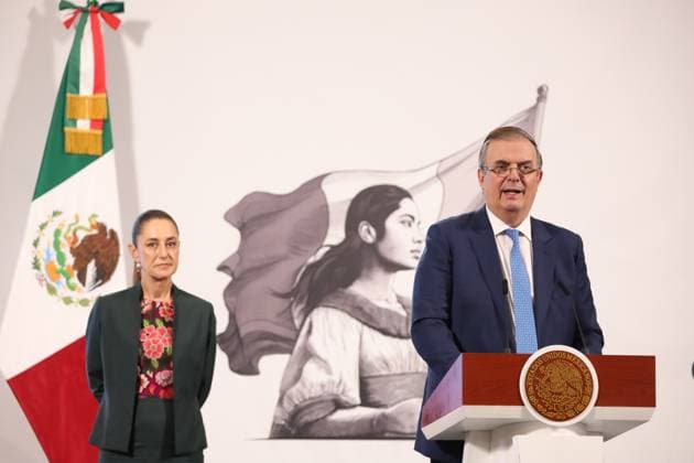 Mexico™s President Claudia Sheinbaum Holds Briefing Mexican President Claudia Sheinbaum Pardo is seen behind while Mexico s Economic Minister, Marcelo Ebrard Casaubon speak about the construction of the Wellbeing Center in Tlaxcala, during a press conference at the National Palace. on August 28, 2025, in Mexico City, Mexico. (Photo by Luis Barron Eyepix Group) Copyright: xLuisxBarronx xEyepixxGroupx LB_28082025_166700