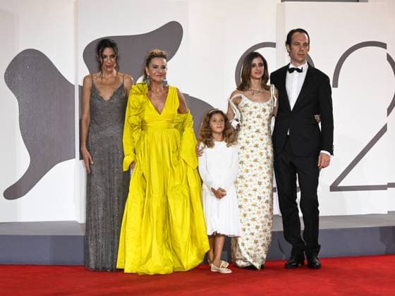 Venice, 82nd Venice International Film Festival 2025 - Evening 2. Red Carpet Film Jay Kelly. Pictured: Carolina Cavalli, Eva Robbins, Lucrezia Guglielmino, Benedetta Porcaroli, and Marco Bonadei  Copyright: xSimonexComix xipa-agency.netx xPoolxPhotoxEventsx06x IPA_Agency_IPA63497496