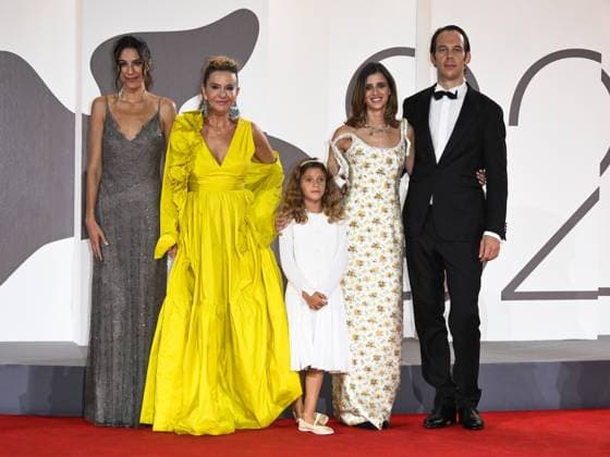 Venice, 82nd Venice International Film Festival 2025 - Evening 2. Red Carpet Film Jay Kelly. Pictured: Carolina Cavalli, Eva Robbins, Lucrezia Guglielmino, Benedetta Porcaroli, and Marco Bonadei  Copyright: xSimonexComix xipa-agency.netx xPoolxPhotoxEventsx06x IPA_Agency_IPA63497498