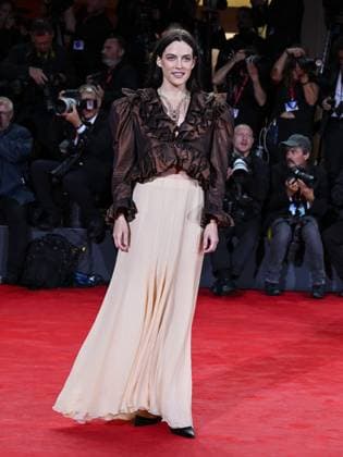 Venice, ITALY: Venice, 82nd Venice International Film Festival 2025 - Evening 2 - Red Carpet for the film Jay Kelly - Pictured: Riley Keough Venice ITALY  - ZUMAp169 20250828_zea_p169_1712 Copyright: xManuelexMangiarottix