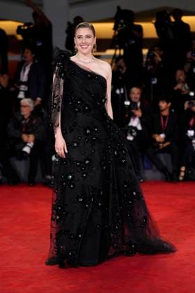 Jay Kelly red carpet at the 82nd Venice International Film Festival in Venice Lido - 28 Aug 2025 Greta Gerwig attends the Jay Kelly red carpet during the 82nd Venice International Film Festival. Venice Lido Italy Copyright: xDanielexCifalax xSOPAxImagesx _CIF5097
