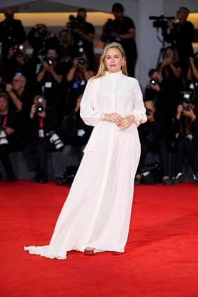 Bugonia red carpet during the 82nd Venice International Film Festival in Venice Lido - 28 Aug 2025 Alicia Silverstone attends the Bugonia red carpet during the 82nd Venice International Film Festival. Venice Lido Italy Copyright: xDanielexCifalax xSOPAxImagesx _CIF3580