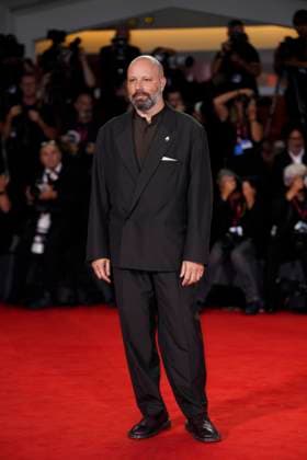 Bugonia red carpet during the 82nd Venice International Film Festival in Venice Lido - 28 Aug 2025 Yorgos Lanthimos attends the Bugonia red carpet during the 82nd Venice International Film Festival. Venice Lido Italy Copyright: xDanielexCifalax xSOPAxImagesx _CIF3849