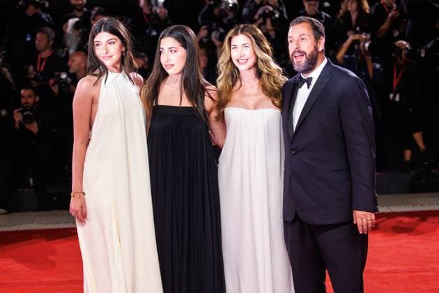 Red carpet of the film Jay Kelly at the 82nd Venice Film Festival in Venice - 28 Aug 2025 Sunny Madeline Sandler, Madison Sandler, Jackie Sandler and Adam Sandler attend the red carpet of the film Jay Kelly at the Palazzo del Cinema during the 82nd Venice Film Festival. Venice Italy Copyright: xMarcoxBaradax xSOPAxImagesx MBARADA_0013