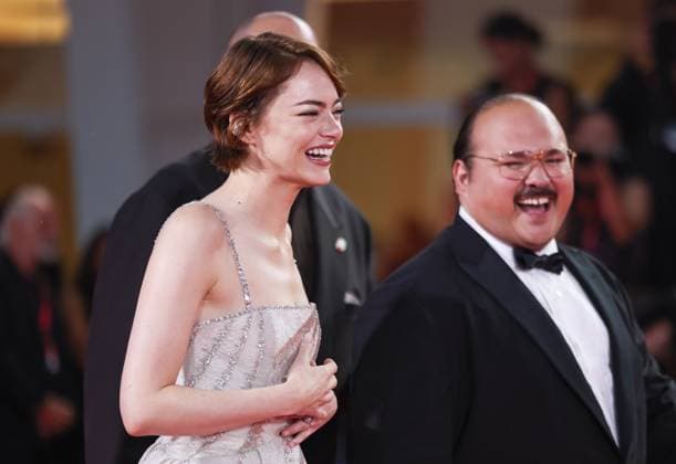 (250828) -- VENICE(ITALY), Aug. 28, 2025 -- Emma Stone (Front) is seen at the red carpet before the premiere of the film Bugonia during the 82nd Venice Film Festival in Venice, Italy, on Aug. 28, 2025. ) ITALY-VENICE-FILM FESTIVAL-BUGONIA-PREMIERE LixJing 