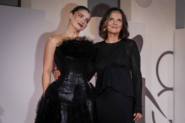Jay Kelly red carpet during the 82nd Venice International Film Festival in Venice, Italy on 28 August 2025. Eve Hewson and Ali Hewson attend the Jay Kelly red carpet during the 82nd Venice International Film Festival in Venice, Italy on 28 August 2025., Credit:Stefano Costantino TTL Avalon Italy, Venice  Copyright: xStefanoxCostantinoxTTLx xAvalonx 1032160044