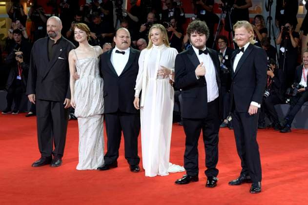 Yorgos Lanthimos, Emma Stone, Stavros Halkias, Alicia Silverstone, Aidan Delbis and Jesse Plemons at the premiere of the feature film Bugonia at the Biennale di Venezia 2025 82 Venice International Film Festival at the Palazzo del Cinema Venice, 28 08 2025 Foto:xA.xM.xTinghinox xFuturexImagex bugonia_5742