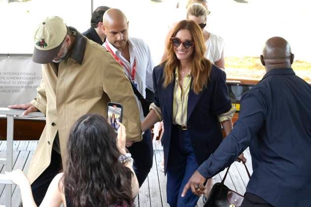 Luca Guadagnino und Julia Roberts bei der Ankunft zum Photocall zum Kinofilm After the Hunt auf der Biennale di Venezia 2025 82. Internationale Filmfestspiele von Venedig am Palazzo del Casino. Venedig, 29.08.2025 *** Luca Guadagnino and Julia Roberts arriving at the photocall for the feature film After the Hunt at the Biennale di Venezia 2025 82 Venice International Film Festival at the Palazzo del Casino Venice, 29 08 2025 Foto:xA.xM.xTinghinox xFuturexImagex hunt_5898