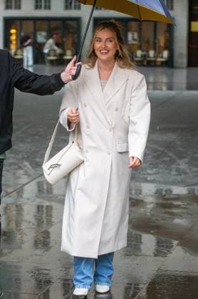 August 29, 2025, London, England, United Kingdom: PERRIE EDWARDS leaves BBC after appearing on Scott Mills show on Radio 2. London United Kingdom - ZUMAs262 20250829_zip_s262_052 Copyright: xTayfunxSalcix