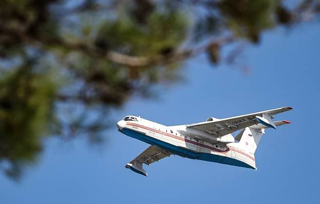 Russia Wildfires 8991389 29.08.2025 A Beriev Be-200 amphibious aircraft of the Russian Emergencies Ministry flies amid wildfires in the Pshadskoye forestry outside Gelendzhik, Krasnodar region, Russia. Vitaly Timkiv Sputnik Krasnodar region Russia  Copyright: xVitalyxTimkivx
