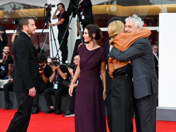 Venice, 82nd Venice International Film Festival 2025 - evening 3 - red carpet of the film A Pied D Oeuvre - In the photo: Bastien Bouillon, Valérie Donzelli, Virginie Ledoyen, Alain Goldman  Copyright: xManuelexMangiarottix xipa-agency.netx xPoolxPhotoxEventsx06x IPA_Agency_IPA63581627