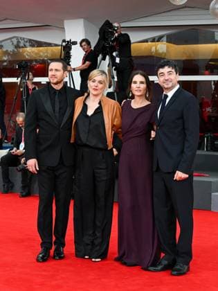 Venice, 82nd Venice International Film Festival 2025 - evening 3 - red carpet of the film A Pied D Oeuvre - In the photo: Bastien Bouillon, Valérie Donzelli, Virginie Ledoyen, Franck Courtès,  Copyright: xManuelexMangiarottix xipa-agency.netx xPoolxPhotoxEventsx06x IPA_Agency_IPA63581691