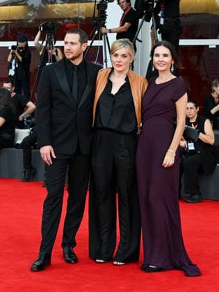 Venice, 82nd Venice International Film Festival 2025 - evening 3 - red carpet of the film A Pied D Oeuvre - In the photo: Bastien Bouillon, Valérie Donzelli, Virginie Ledoyen,  Copyright: xManuelexMangiarottix xipa-agency.netx xPoolxPhotoxEventsx06x IPA_Agency_IPA63581714