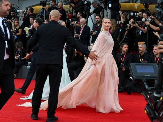 Venice, 82nd Venice International Film Festival 2025 - evening 3 - red carpet of the film After The Hunt - Pictured: Lady Amelia and Eliza Spencer  Copyright: xManuelexMangiarottix xipa-agency.netx xPoolxPhotoxEventsx06x IPA_Agency_IPA63582277