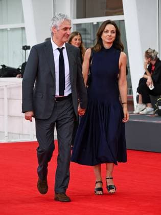 Venice, ITALY: Venice, 82nd Venice International Film Festival 2025 - Evening 3 - Red Carpet for the film A Pied D Oeuvre - Pictured: Alain Goldman and Eliette AbÃ cassis Venice ITALY  - ZUMAp169 20250829_zea_p169_736 Copyright: xManuelexMangiarottix