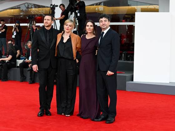 Venice, ITALY: Venice, 82nd Venice International Film Festival 2025 - evening 3 - red carpet of the film A Pied D Oeuvre - In the photo: Bastien Bouillon, ValÃ rie Donzelli, Virginie Ledoyen, Franck Courtes, Venice ITALY  - ZUMAp169 20250829_zea_p169_749 Copyright: xManuelexMangiarottix