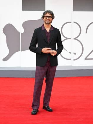 Venice, Italy: Venice, 82nd Venice International Film Festival 2025 - Evening 3 - The red carpet for the film After The Hunt. Pictured is Simone Marchetti. Venice Italy  - ZUMAp169 20250829_zea_p169_778 Copyright: xManuelexMangiarottix