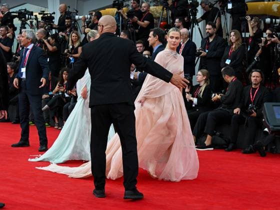 Venice, ITALY: Venice, 82nd Venice International Film Festival 2025 - evening 3 - red carpet of the film After The Hunt - Pictured: Lady Amelia and Eliza Spencer Venice ITALY  - ZUMAp169 20250829_zea_p169_812 Copyright: xManuelexMangiarottix