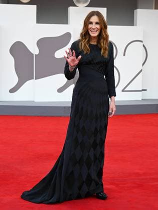 Venice, ITALY: Venice, 82nd Venice International Film Festival 2025 - Evening 3 - Red Carpet for the film After The Hunt - Pictured: Julia Roberts Venice ITALY  - ZUMAp169 20250829_zea_p169_910 Copyright: xManuelexMangiarottix