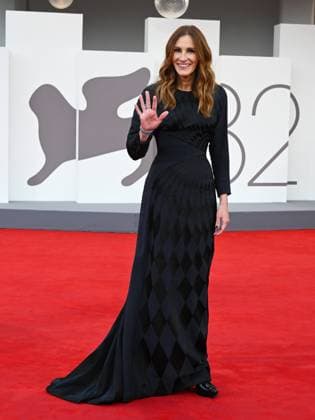 Venice, ITALY: Venice, 82nd Venice International Film Festival 2025 - Evening 3 - Red Carpet for the film After The Hunt - Pictured: Julia Roberts Venice ITALY  - ZUMAp169 20250829_zea_p169_914 Copyright: xManuelexMangiarottix