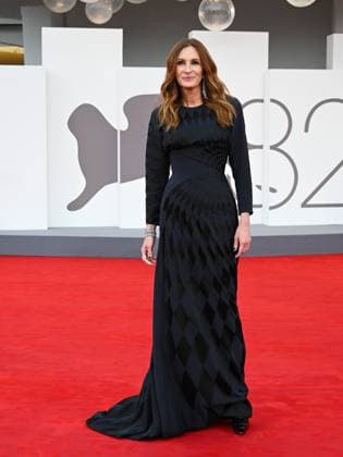 Venice, ITALY: Venice, 82nd Venice International Film Festival 2025 - Evening 3 - Red Carpet for the film After The Hunt - Pictured: Julia Roberts Venice ITALY  - ZUMAp169 20250829_zea_p169_926 Copyright: xManuelexMangiarottix