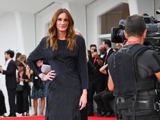 Venice, ITALY: Venice, 82nd Venice International Film Festival 2025 - Evening 3 - Red Carpet for the film After The Hunt - Pictured: Julia Roberts Venice ITALY  - ZUMAp169 20250829_zea_p169_933 Copyright: xManuelexMangiarottix