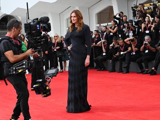 Venice, ITALY: Venice, 82nd Venice International Film Festival 2025 - Evening 3 - Red Carpet for the film After The Hunt - Pictured: Julia Roberts Venice ITALY  - ZUMAp169 20250829_zea_p169_946 Copyright: xManuelexMangiarottix