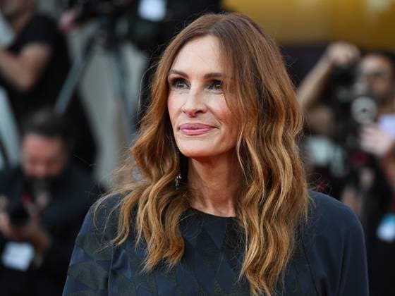 Venice, ITALY: Venice, 82nd Venice International Film Festival 2025 - Evening 3 - Red Carpet for the film After The Hunt - Pictured: Julia Roberts Venice ITALY  - ZUMAp169 20250829_zea_p169_949 Copyright: xManuelexMangiarottix