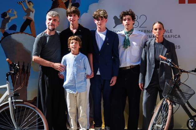 Red Carpet of ESTRANY RIU at the 82nd Venice Film Festival in Venice, Italy - 29 Aug 2025 (L-R) Jordi Oriol, Jan Monter, Roc Colell, Francesco Wenz, Bernat Solé and Nausicaa Bonín attend the red carpet of the film Estrany Riu (Strange River) at the Sala Darsena during the 82nd Venice Film Festival. Venice Italy Copyright: xMarcoxBaradax xSOPAxImagesx MBARADA_0006