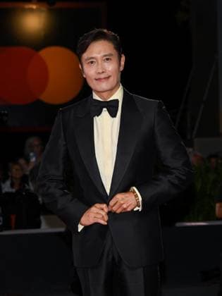 Venice, 82nd Venice International Film Festival 2025 - Evening 3 - Red Carpet for the film Calle Malaga - Pictured: Lee Byung-hun  Copyright: xAlbertoxTerenghix xipa-agency.netx xPoolxPhotoxEventsx06x IPA_Agency_IPA63590468